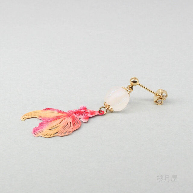 金魚の和風ピアス オレンジ】 イヤリング プチギフト 赤 レッド