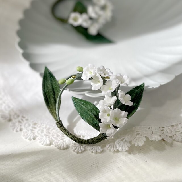 布花　幸せ運ぶすずらんのリースコサージュ。大人フォーマル2025