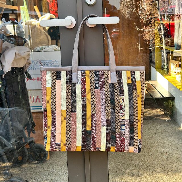 ハンドメイド・帆布と牛革のパッチワークトートバック〈ベージュ〉 革と古布のパッチワークトート（サンドベージュ）01021-13 | iichi