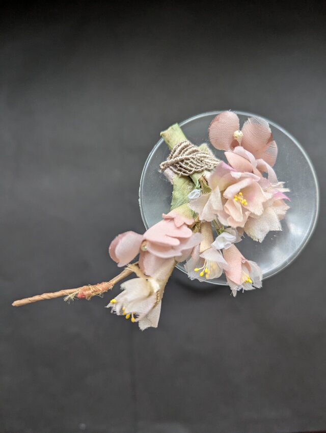 ブローチ八重桜と野すみれ（桜色）B157