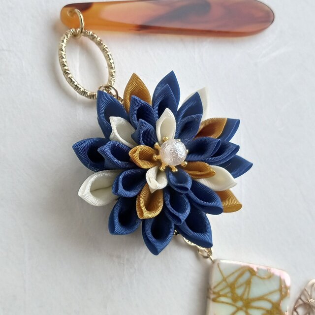 つまみ細工帯飾り　根付け　バックチャーム つまみ細工帯飾り 根付け バックチャーム つまみ細工 根付け帯飾り 桜