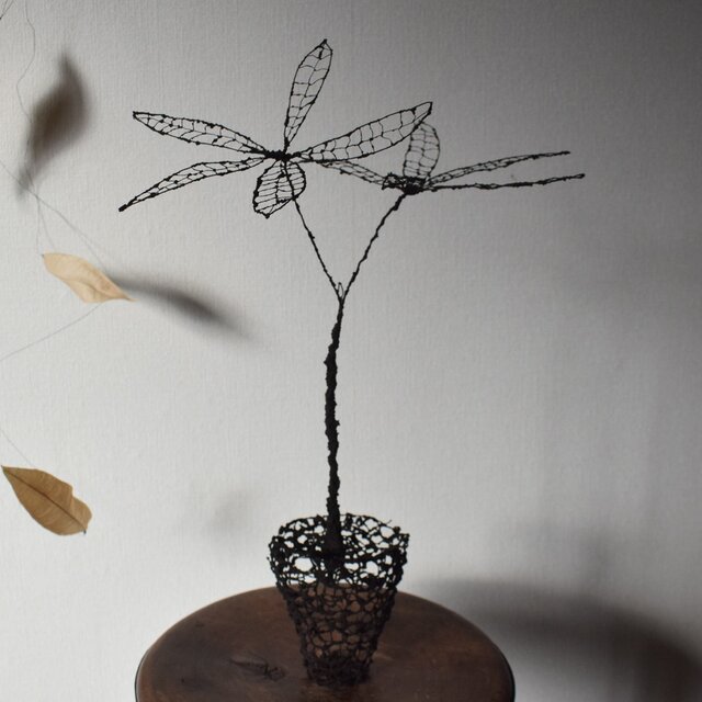 ワイヤーワークオブジェ　鉢植えのパキラ