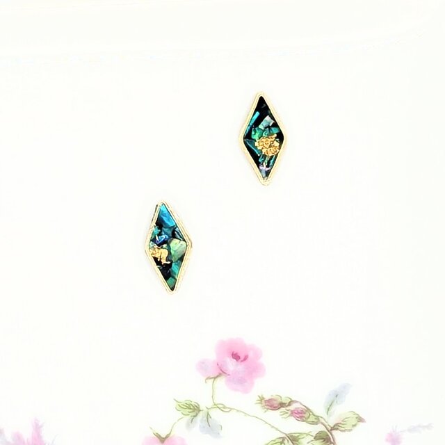 24k金箔と小さなダイヤのグリーン螺鈿のピアスイヤリング【2107】