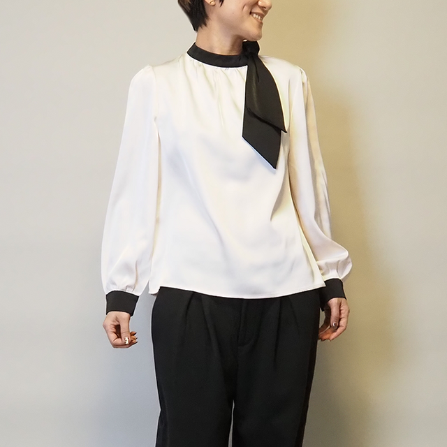 新作2025❤︎M/Lサイズ選べるバイカラーパフスリーブ斜めリボンのシャツブラウス25001AI
