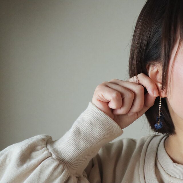 ivy　シルク糸の耳飾り [ navy ]