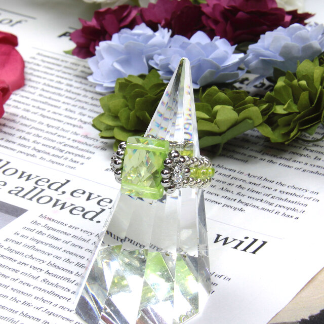 〔再販〕ジルコニア・ペリドットリング（ジルコニア ビーズリング）《ビーズアクセサリー》