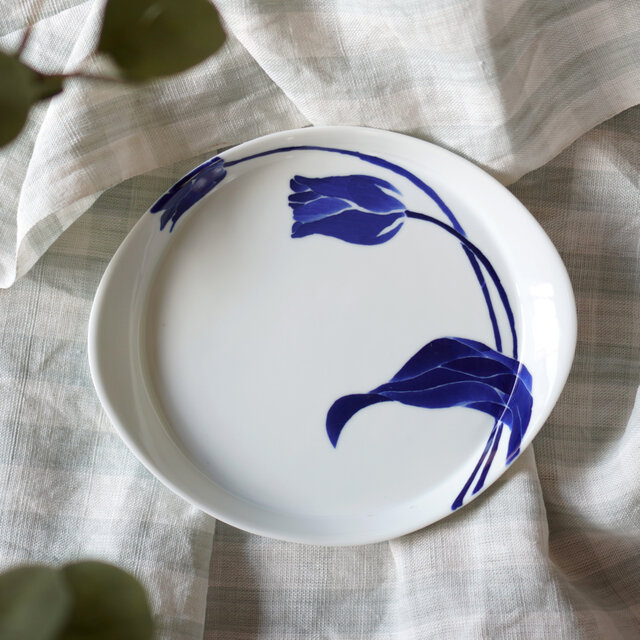 染付のチューリップ　プレートL