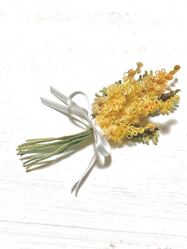 ミモザのブローチ