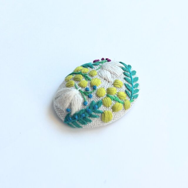 北欧風ことりとミモザの刺繍ブローチ【hokuo】#351 | iichi 日々の