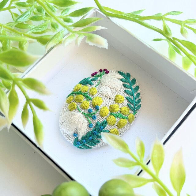 北欧風ことりとミモザの刺繍ブローチ【hokuo】#351 | iichi 日々の