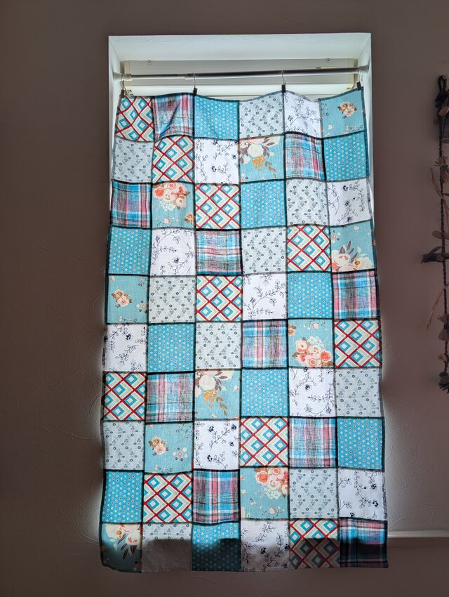 ❤️ブルーインテリア❤️可愛い❤️癒される空間❤️ランダムパッチワークカーテン　