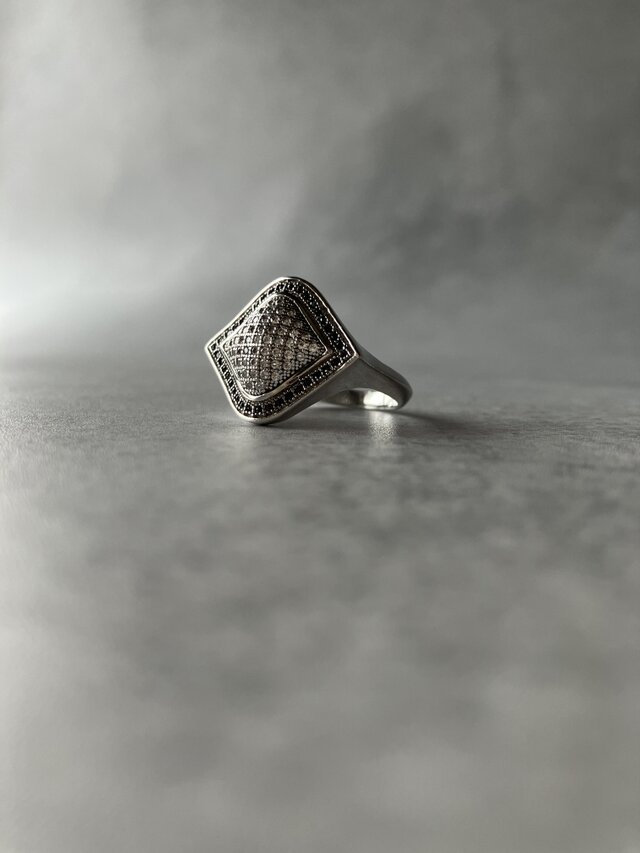 106 ヴィンテージ　ミスティック・アイ – ブラック＆ホワイト キュービックジルコニアのシルバーリング