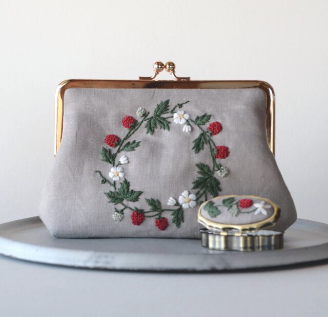 おうち時間のがま口ポーチ　手刺繍　ハンドメイド がま口ポーチの作り方｜刺繍作家｜ハンドメイド｜初心者｜花
