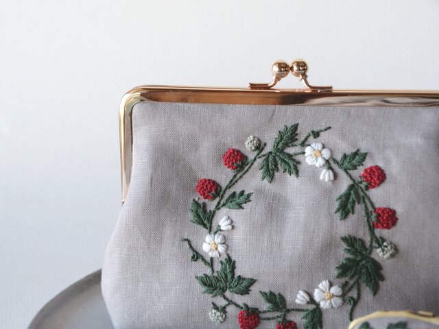 ハンドメイド　手刺繍ガマ口セット 受注制作】手刺繍のがま口ポーチ『鳥と草花』角型 | iichi 日々