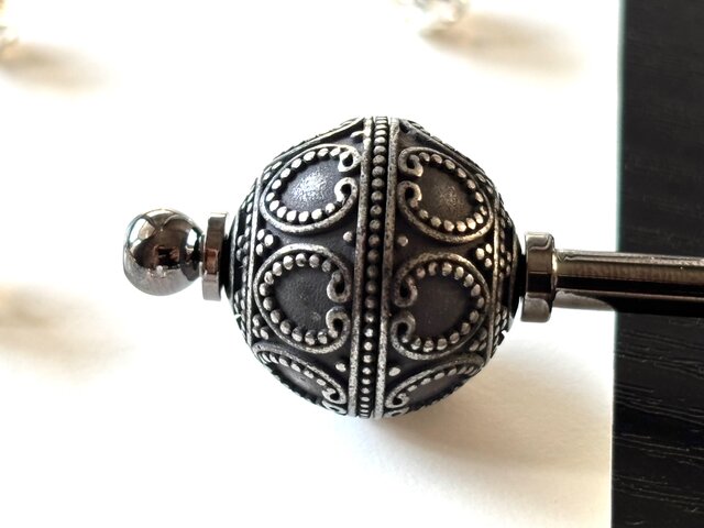 かんざし アンティークシルバーのレリーフビーズ 一本挿し 一本