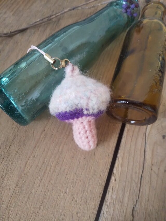 カラフルなキノコのストラップ