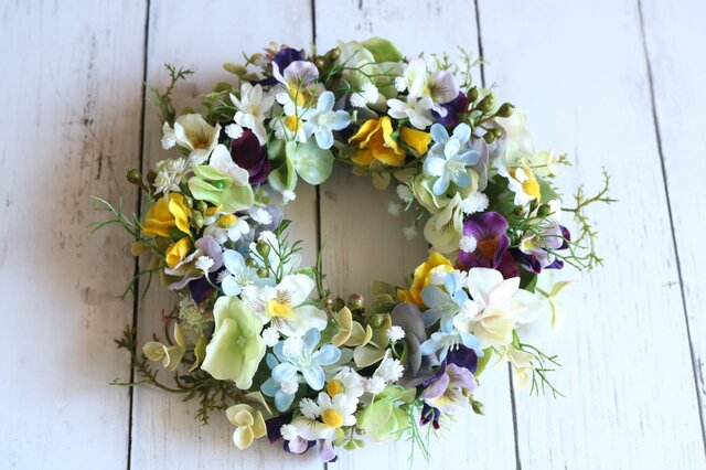 春リース パンジー ビオラのフラワーリース♡ パンジーと小花が
