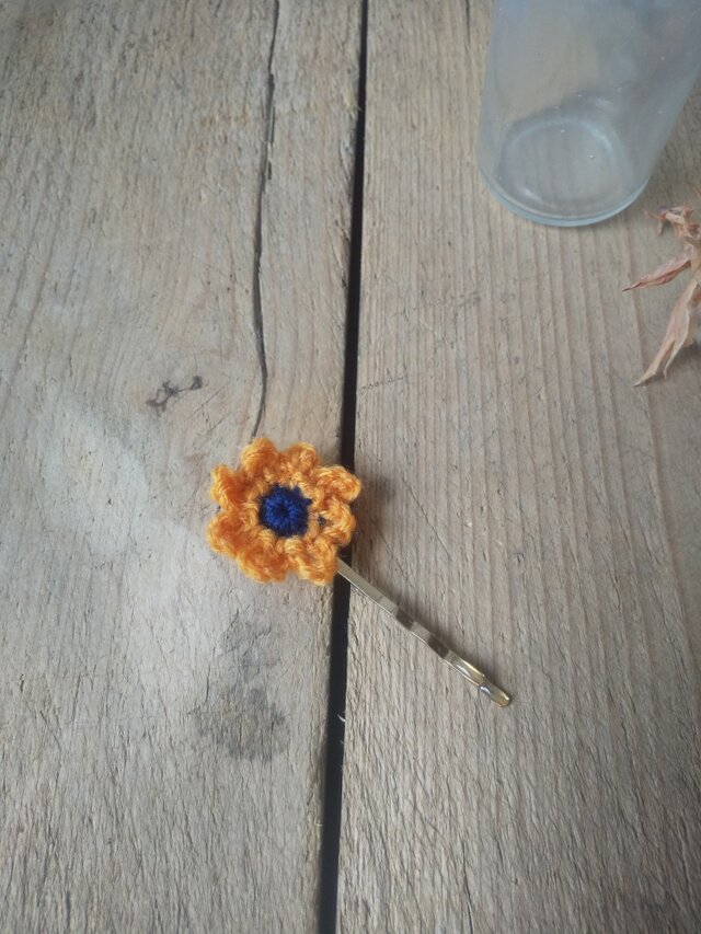 小花のふわふわヘアピン