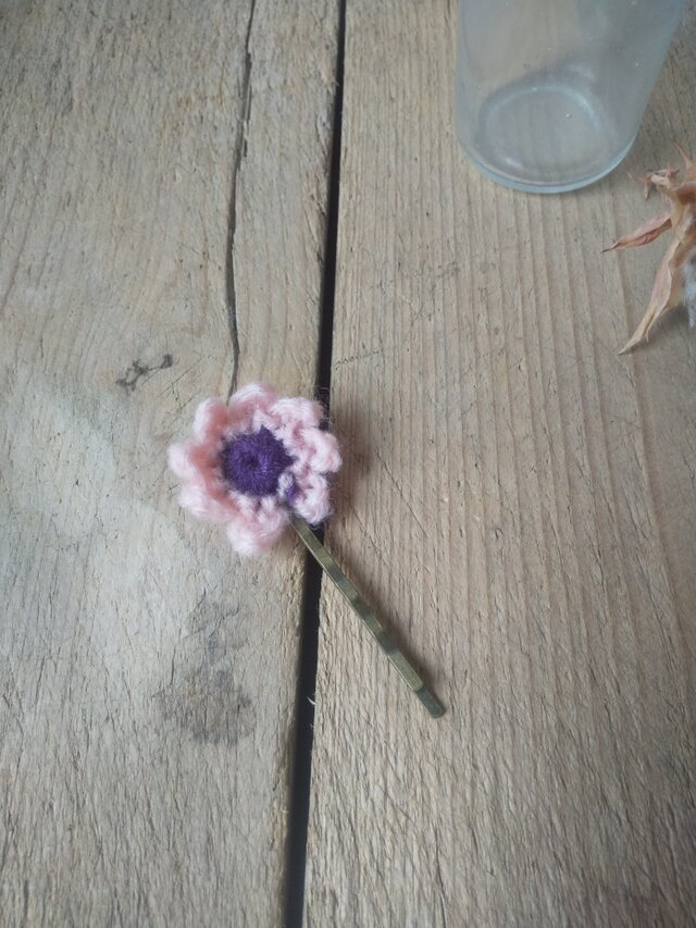 小花のふわふわヘアピン