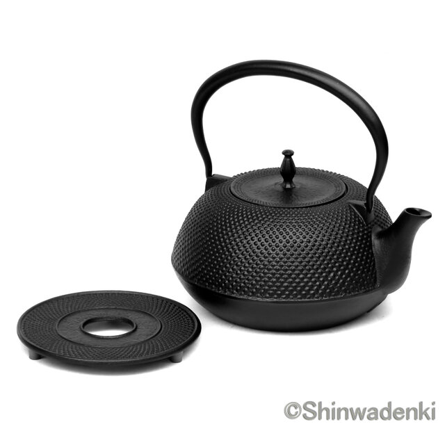 南部鉄器 鉄瓶 平形アラレ1.5L 日本製 直火・IH対応 | iichi 日々の