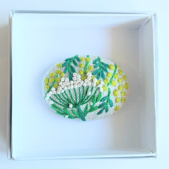 ミモザとレースフラワーの刺繍ブローチ・botanical#352 | iichi 日々の
