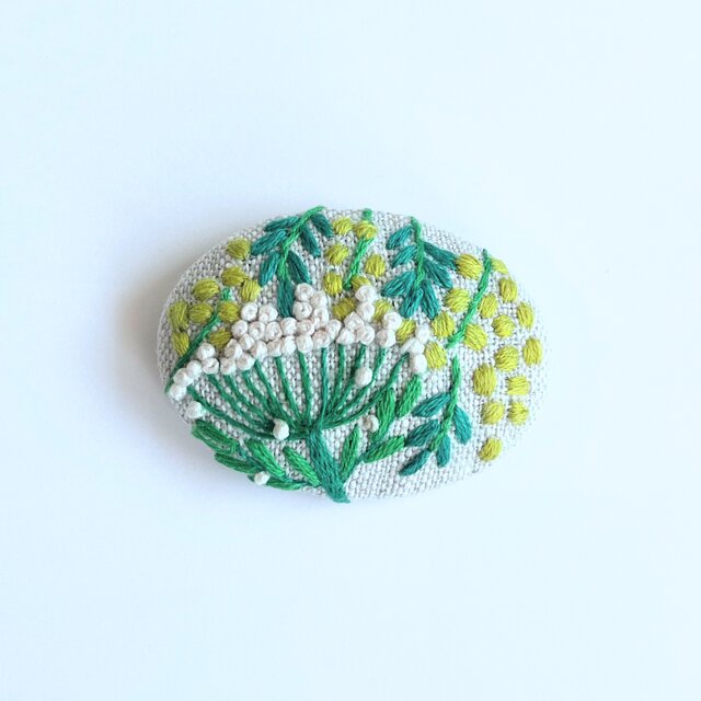 ミモザとレースフラワーの刺繍ブローチ・botanical#352 | iichi 日々の