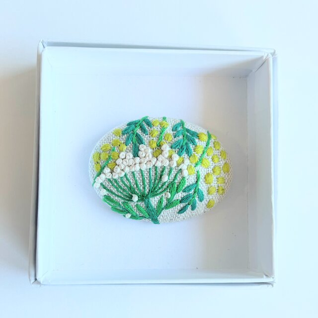 ミモザとレースフラワーの刺繍ブローチ・botanical#352 | iichi 日々の