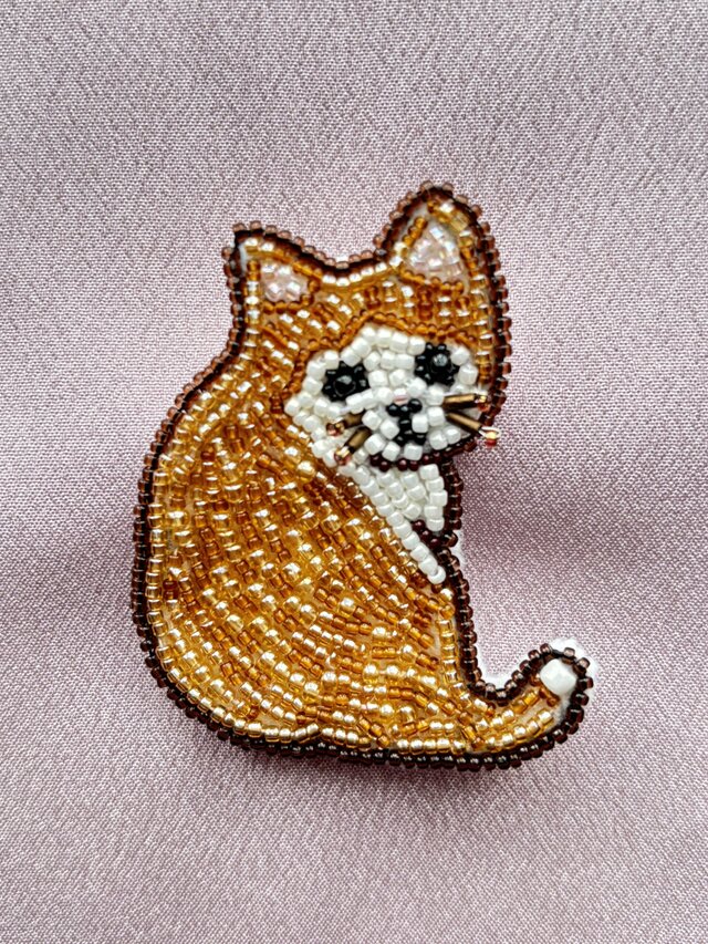 猫のブローチ