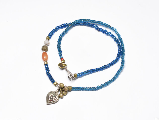 2種類のインドビーズとアフガンメタル、民族鈴、シャン族カーネリアン