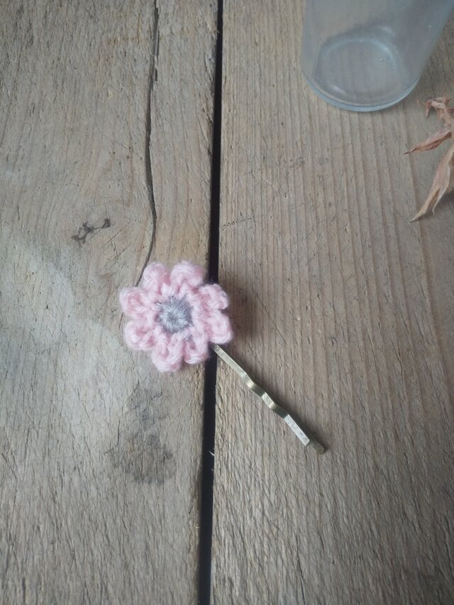 小花のふわふわヘアピン