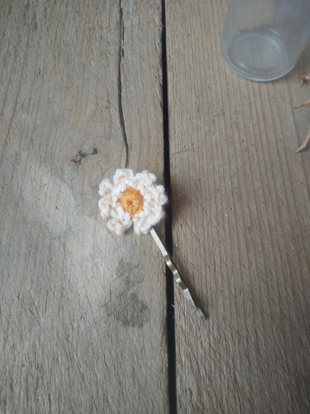 小花のふわふわヘアピン