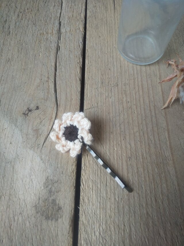 小花のふわふわヘアピン