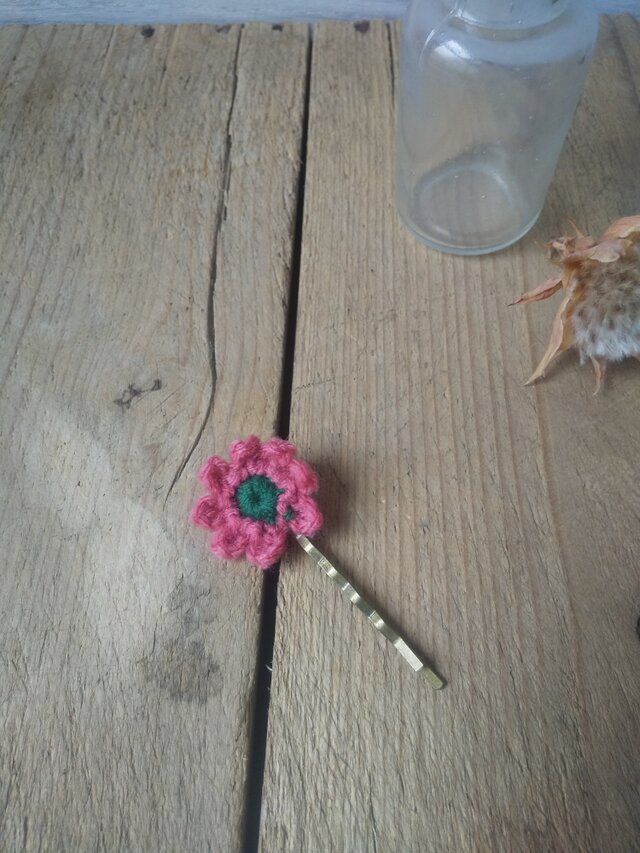 小花のふわふわヘアピン