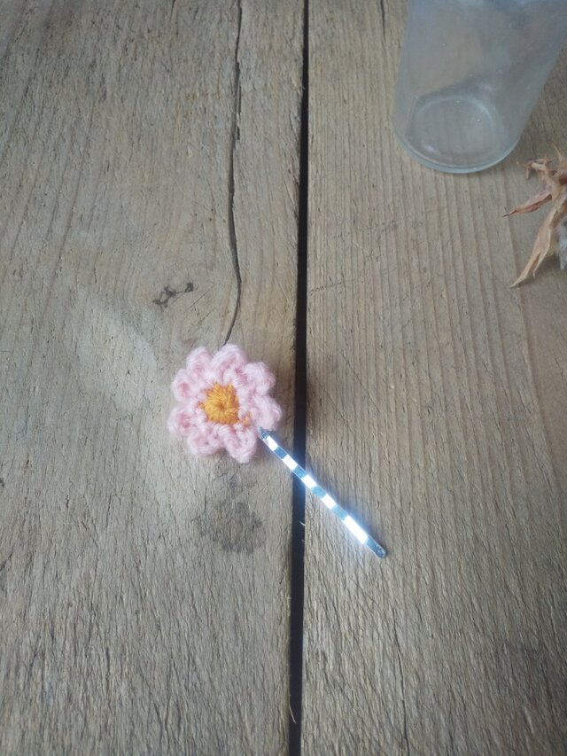 小花のふわふわヘアピン