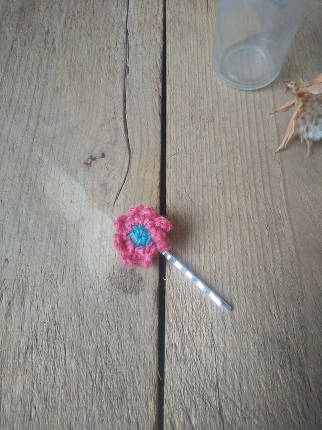 小花のふわふわヘアピン