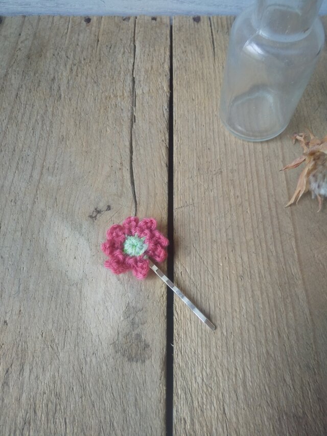 小花のふわふわヘアピン