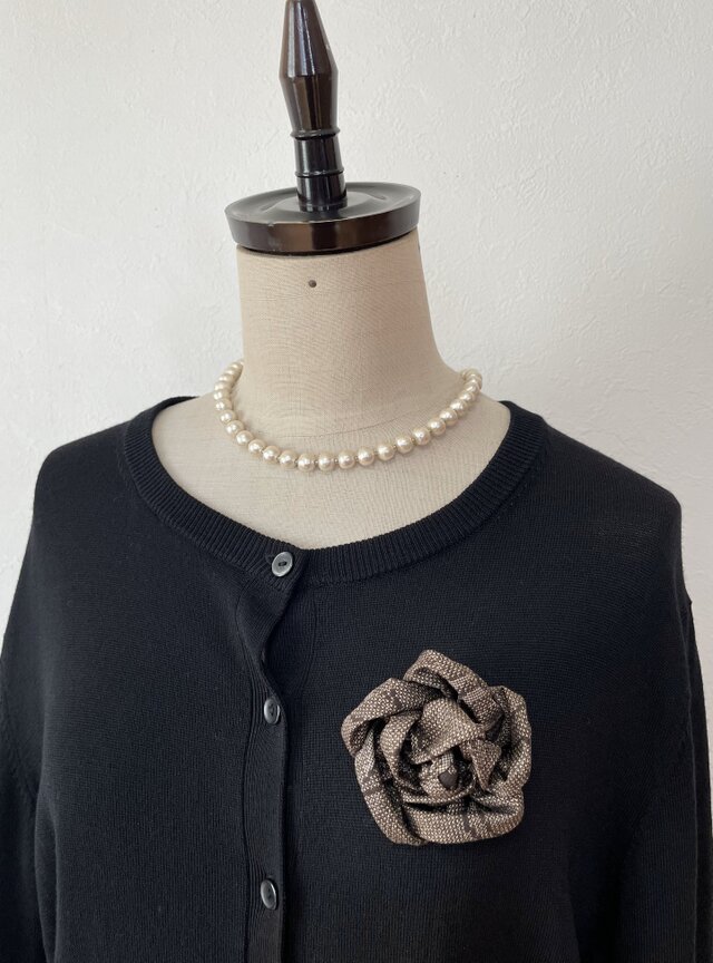 ＊アンティーク着物＊泥大島紬の花のブローチ・D（ピンの開閉大）