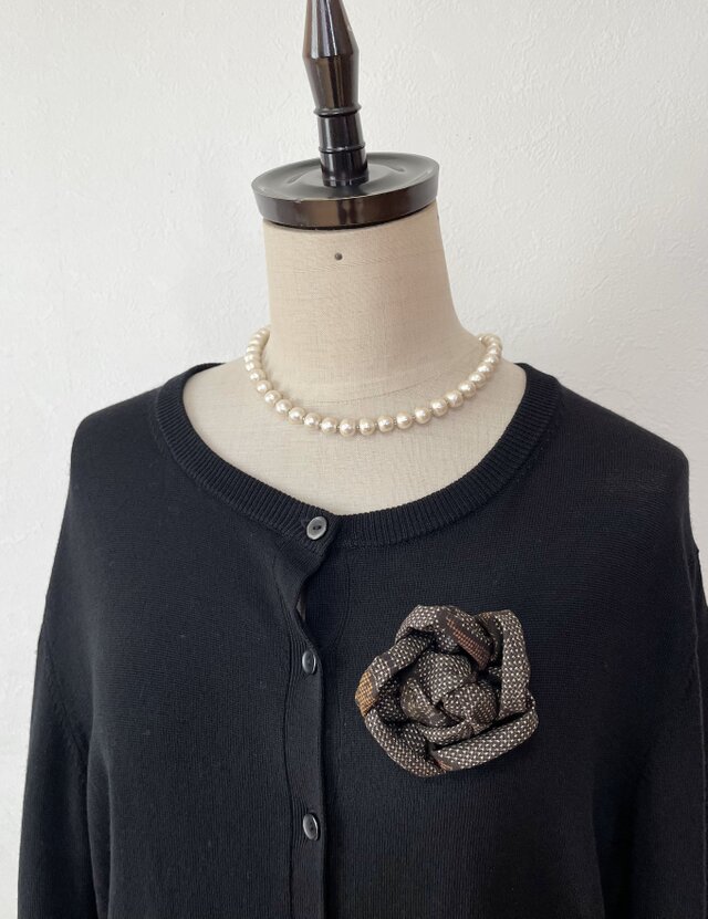 ＊アンティーク着物＊泥大島紬の花のブローチ・F（ピンの開閉小）