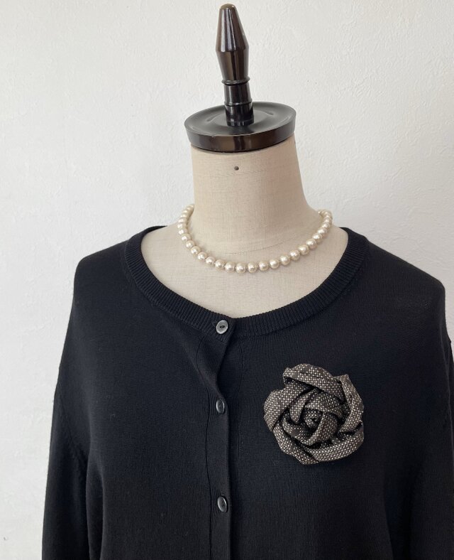 ＊アンティーク着物＊泥大島紬の花のブローチ・K（ピンの開閉小）