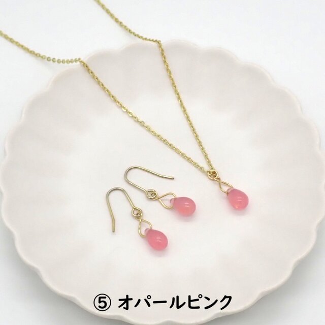 5色から選べる》しずくビーズネックレス＆ピアス／イヤリングセット