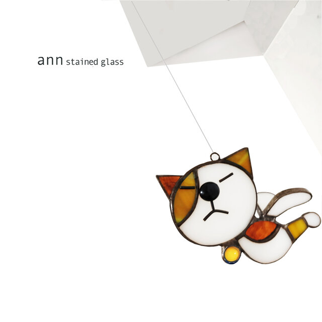 ステンドグラス 飛ぶ猫250206 | iichi 日々の暮らしを心地よく
