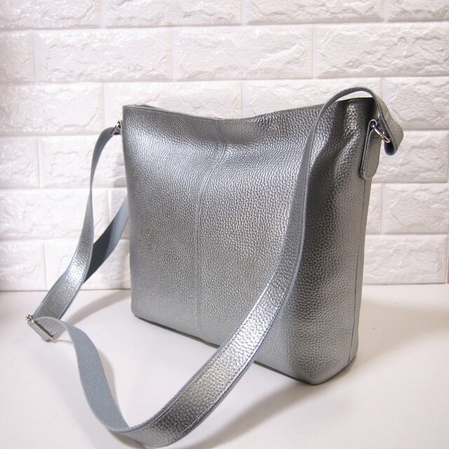 シルバーショルダーバッグ ☆ハンドメイド☆日本製☆ソフト・本革☆斜め掛けショルダーバッグ