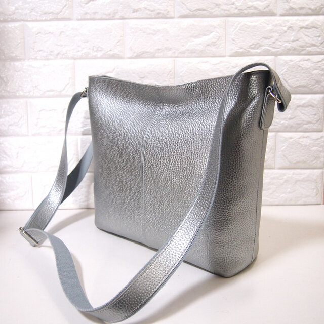 大サイズ)即購入OK)ワイヤーバッグシルバー　ハンドメイド 受注生産】人気♡お洒落なキラキラワイヤーバッグ シルバー - kuyuria