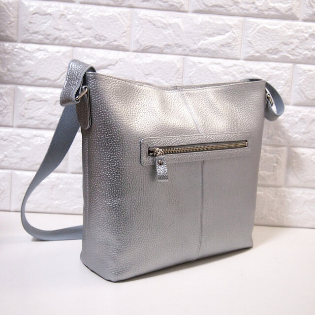 ★ハンドメイド★日本製★牛革★２ＷＡＹショルダーバッグ★新品★シルバー色★ ☆ハンドメイド☆日本製☆ソフト・本革☆コロンとした2WAY