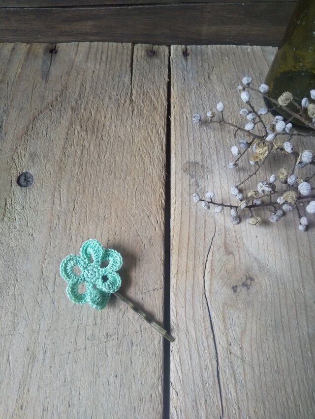 レース編みのお花のヘアピン