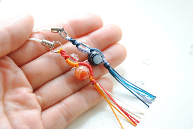 コロンとあめ玉みたいな天然石ストラップ＊アイアゲート | iichi 日々