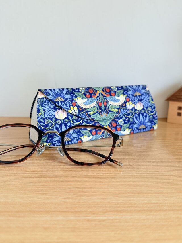 【受注制作】メガネケース・いちご泥棒（ブルー）×生成り