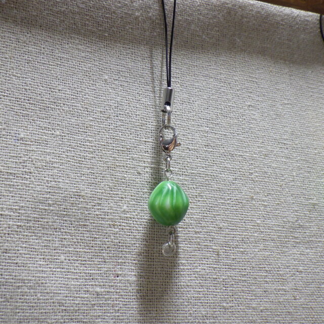 ＜天然石風ビーズシリーズ＞ストラップ（緑色系/金具：銀色）