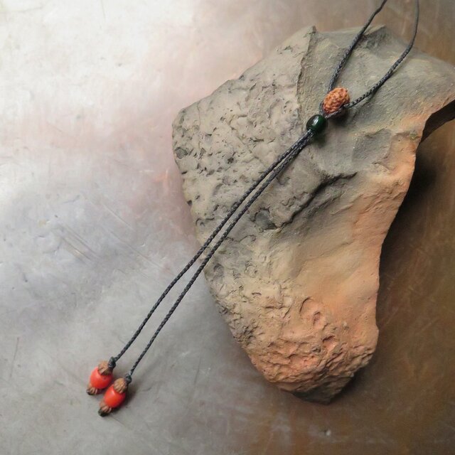 アンティーク 緒 チベタンターコイズ ＆ 蛇骨 ＆ 珊瑚 ＋ 木の実