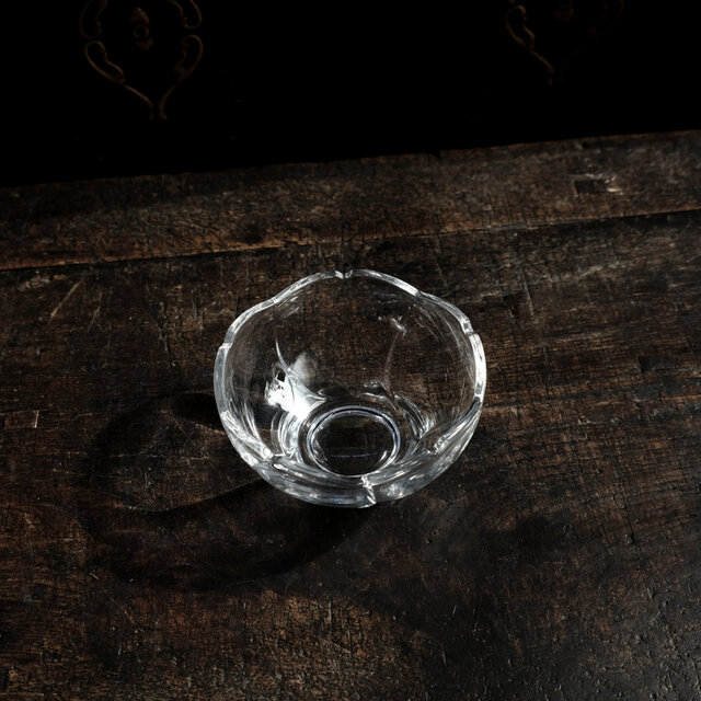 花形で可愛い◆クリスタルガラス小鉢　丁寧な暮らしに。古民家　古道具　ニュートロ　ボウル　昭和後期